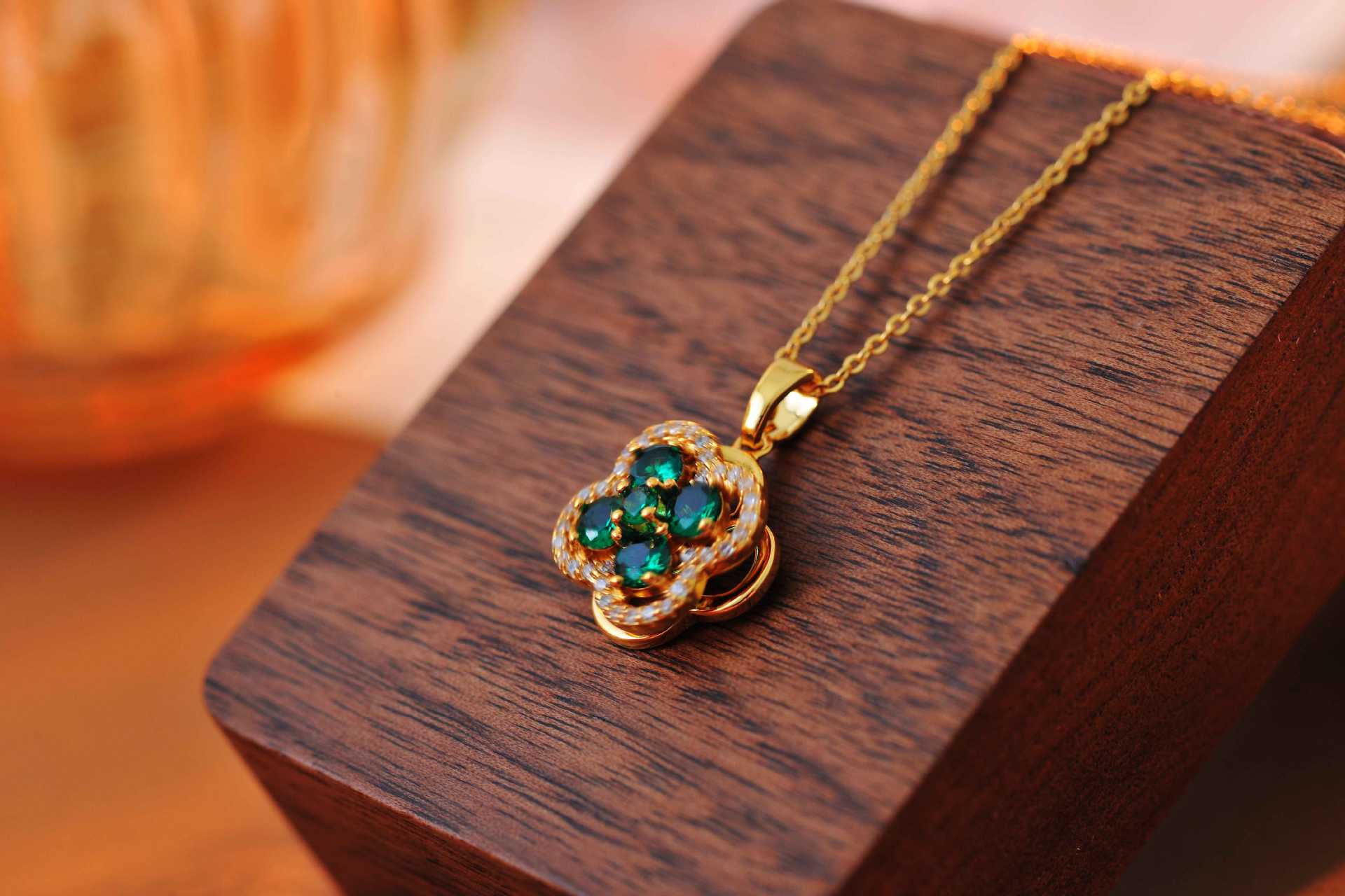 Japanese and Korean Style Small Exquisite Micro Inlaid Green Rotating Zircon Four-Leaf Flower Necklace Internet Celebrity Personality Versatile