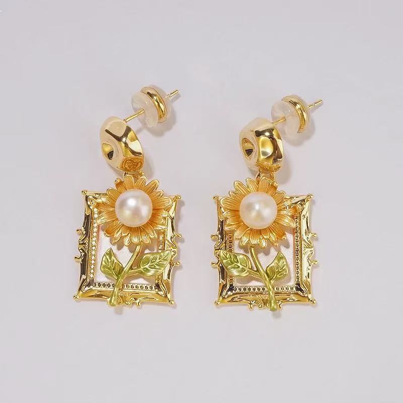 New Sunflower Necklace Freshwater Pearl High-end Exquisite Fashion Light Luxury Elegant Necklace for Women