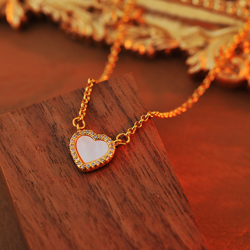 White Shell Heart Necklace for Women, Light Luxury Niche High-End Clavicle Chain, New Hot-Selling Autumn Winter Sweater Chain