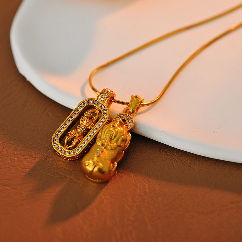 Wei Xue Same Style Ancient Gold-Plated Pointed Diamond Rotating Vajra Pixiu Four-Leaf Clover Pendant Necklace for Women Retro High-End Neck