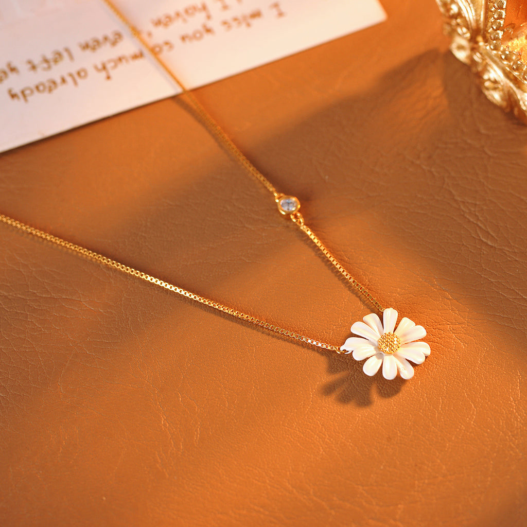 Summer Daisy Flower Versatile Collarbone Chain for Women 2025 New High-end Light Luxury Niche Neck Chain