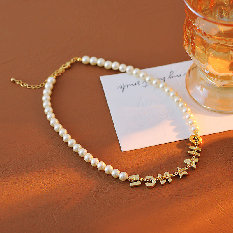 2025 New Classic Vintage Niche Pearl Internet Celebrity Necklace Chanel Style Versatile Lock Inlaid Diamond Letter Necklace