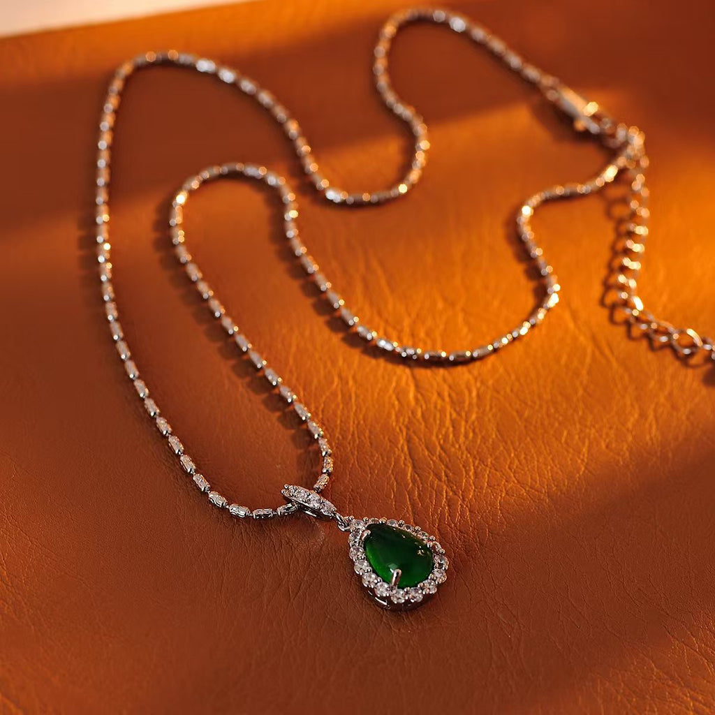 Emerald Water Drop Necklace Minimalist Style High-end Elegant Socialite Light Luxury New Model