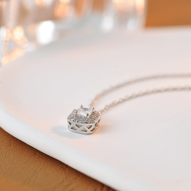 Sugar Cube Necklace for Women New Clavicle Chain Light Luxury Niche Design Pendant Simple Fashion Versatile Necklace