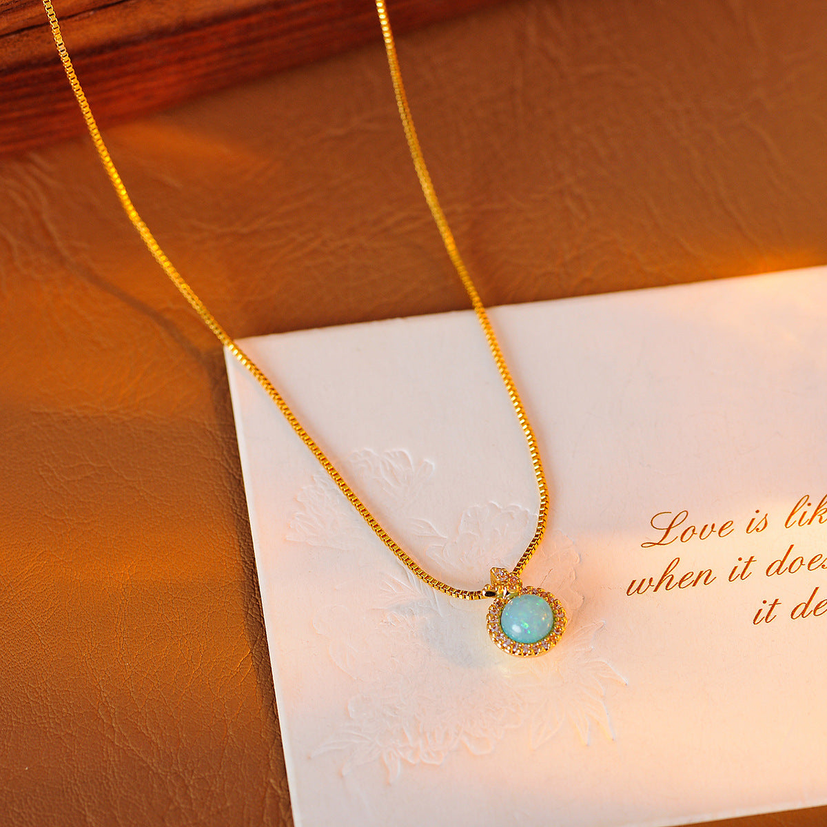 Vintage Turquoise Necklace Retro Classic Light Luxury High-end Niche 2025 New Clavicle Chain