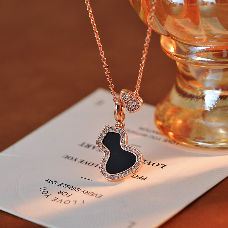 High Version Gourd Necklace for Women Rose Gold White Mother-of-Pearl Pendant Red Agate Collarbone Chain Elegant Ins Style Versatile Jewelry