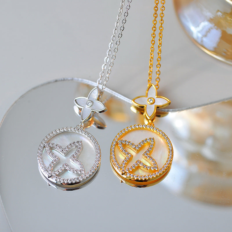 Fashionable Temperament Four-Leaf Clover Necklace Light Luxury Niche TikTok Live Hot Sweet Pendant Collarbone Chain