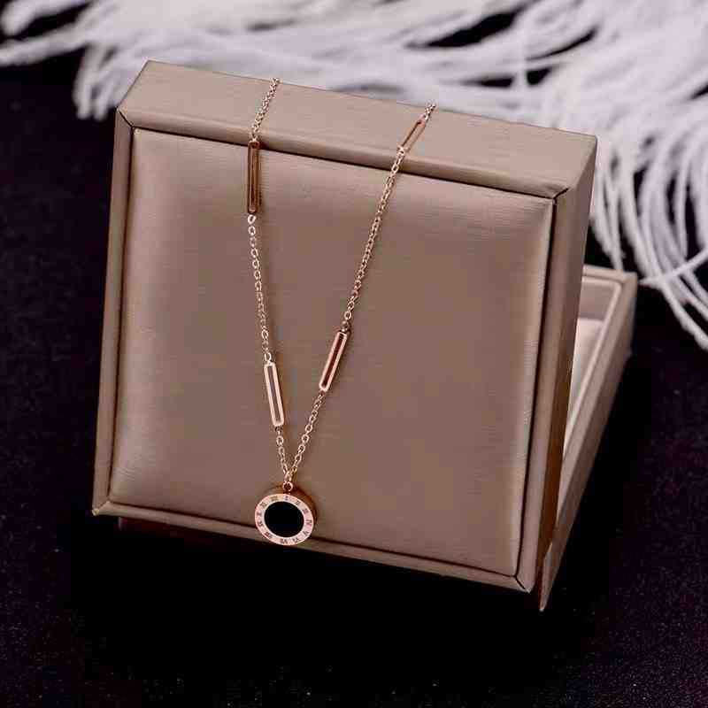 Black and White Double-Sided Roman Numeral Disc Collarbone Chain Necklace for Women Rose Gold Design Sense Internet Celebrity Versatile Body Accessory