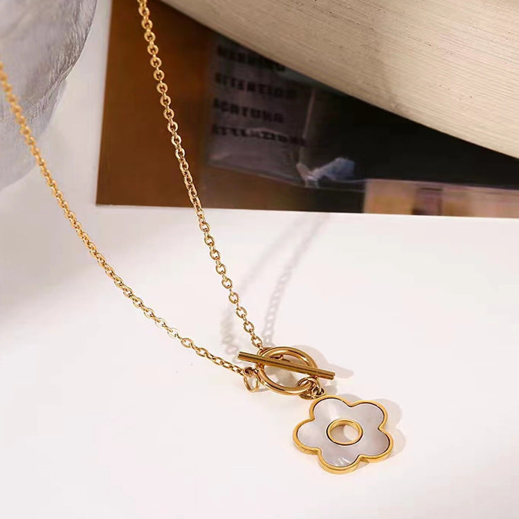 2025 New T Buckle Shell Flower Necklace Niche Design Pendant High-end Fashion Sweater Chain Clavicle Chain