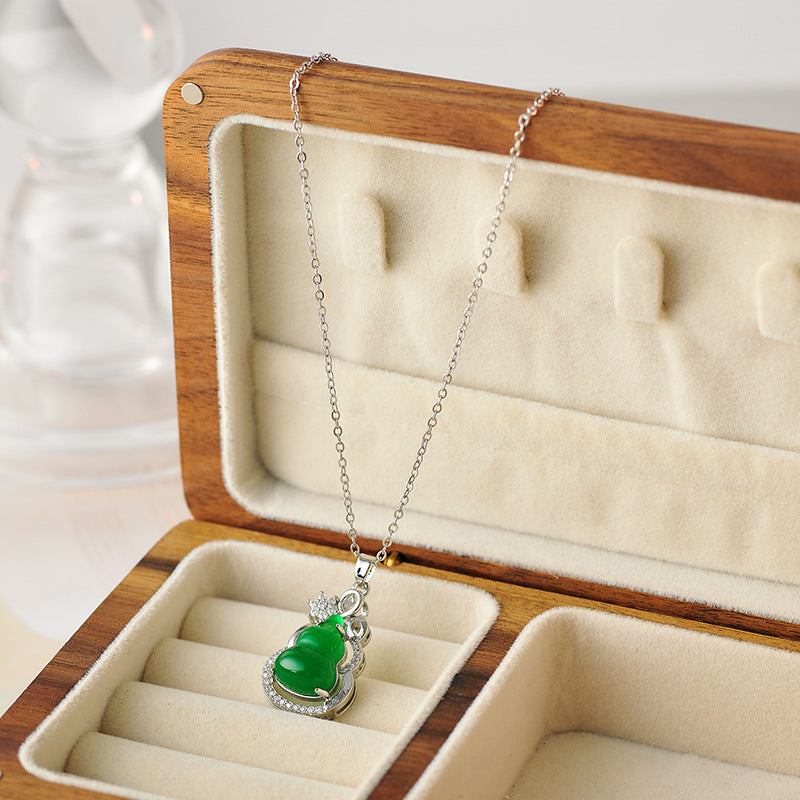 Chinese Style Imitation Green Chalcedony Gourd Necklace for Women, Ins Light Luxury High-end Niche Versatile High-end Collarbone Chain