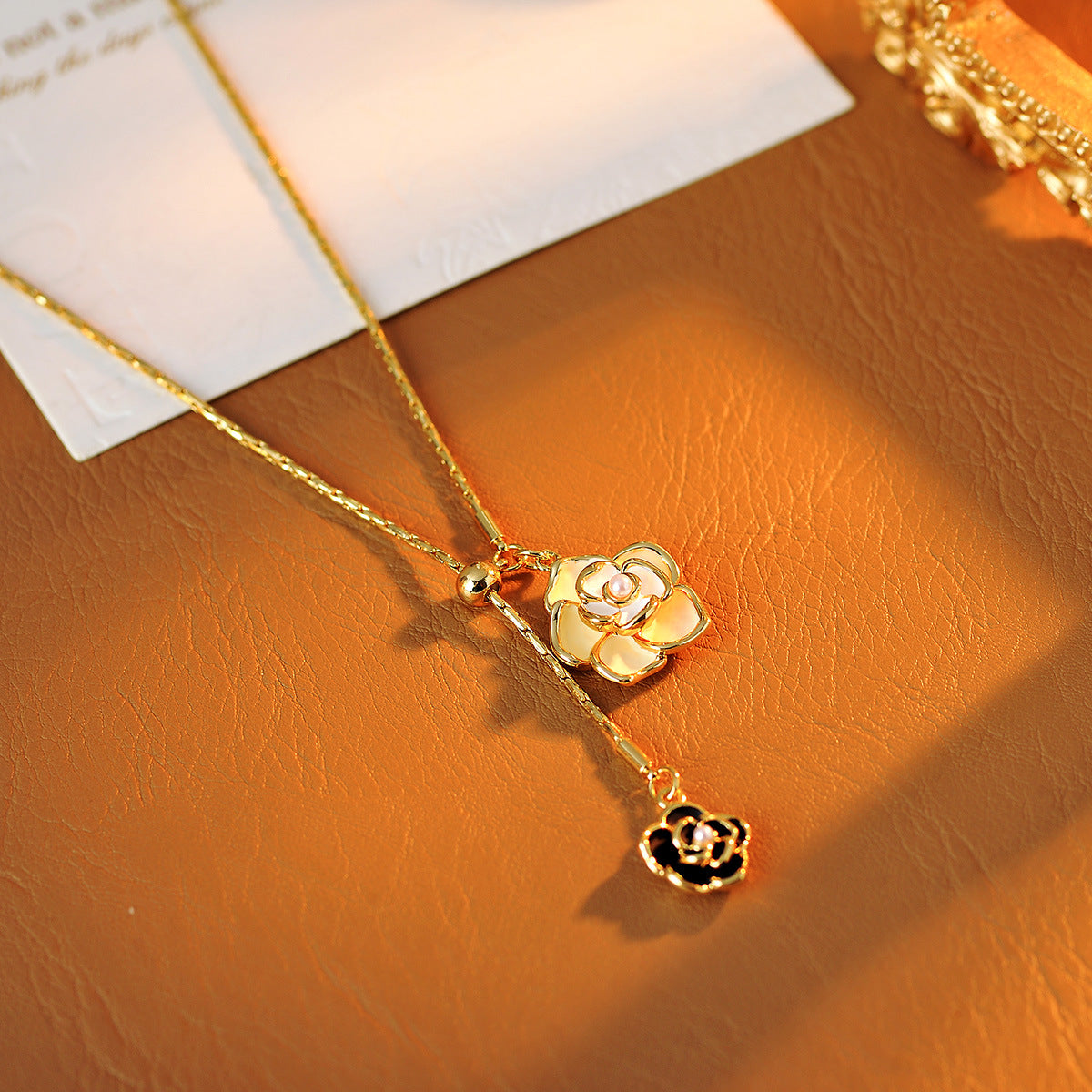 AB Black and White Camellia Pearl Pendant Necklace High-End Clavicle Chain New Hot-Selling Niche Choker