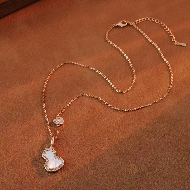 High Version Gourd Necklace for Women Rose Gold White Mother-of-Pearl Pendant Red Agate Collarbone Chain Elegant Ins Style Versatile Jewelry