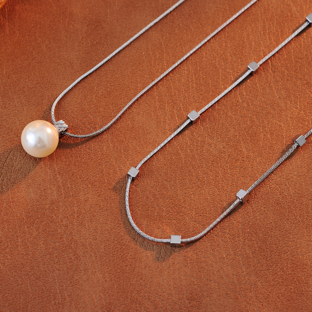 New Niche Style Elegant High-End Light Luxury Double-Layer Collarbone Chain Women's Artistic Retro Fashion Simple Pearl Necklace