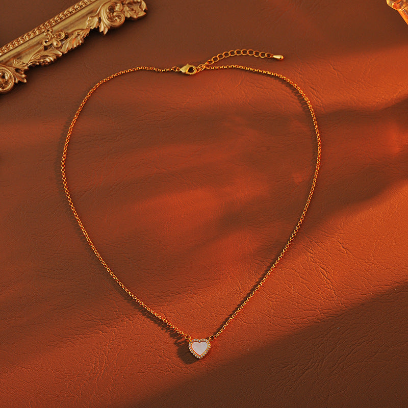 White Shell Heart Necklace for Women, Light Luxury Niche High-End Clavicle Chain, New Hot-Selling Autumn Winter Sweater Chain