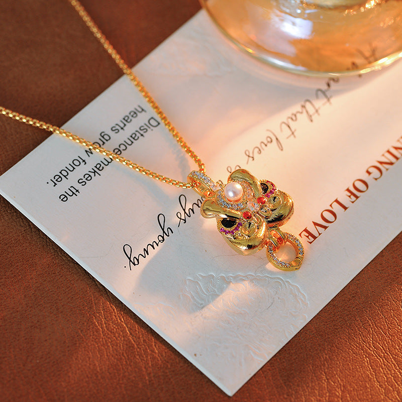 High-end Light Luxury Niche National Style Inlaid Diamond Lion Pendant Necklace for Women New Hot-selling Gold Accessories Autumn Winter