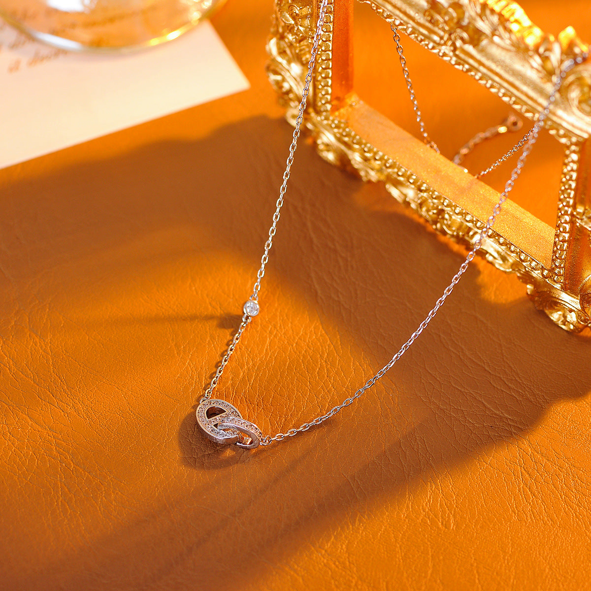 Interlocking Necklace for Women 2025 New Simple Light Luxury Niche Design Double Ring Collarbone Chain Accessories Wholesale