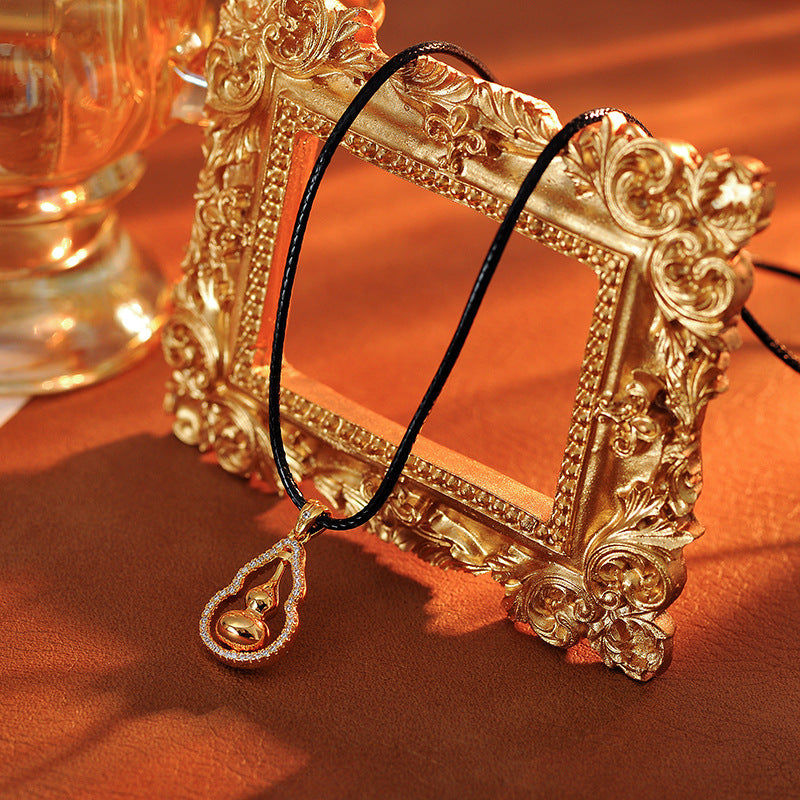 New Chinese Style Ancient Gold Inlaid Diamond Gourd Pendant Necklace for Women, Light Luxury Fashion Versatile New Year Sweater Chain