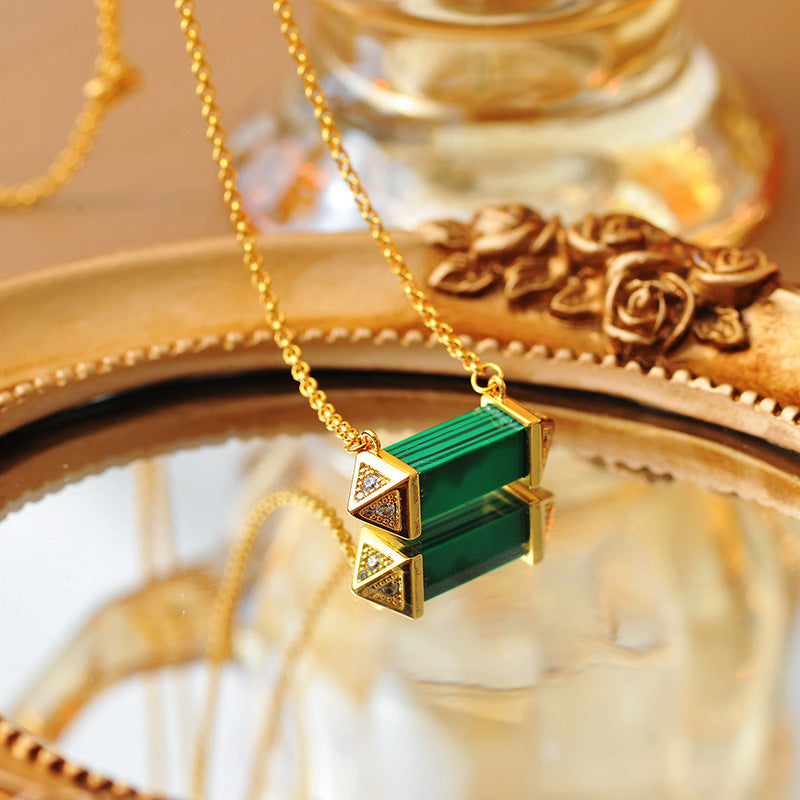 European and American Style Simple Geometric Emerald Malachite Inlaid Diamond Necklace Fashion High-end Personality Necklace One Piece