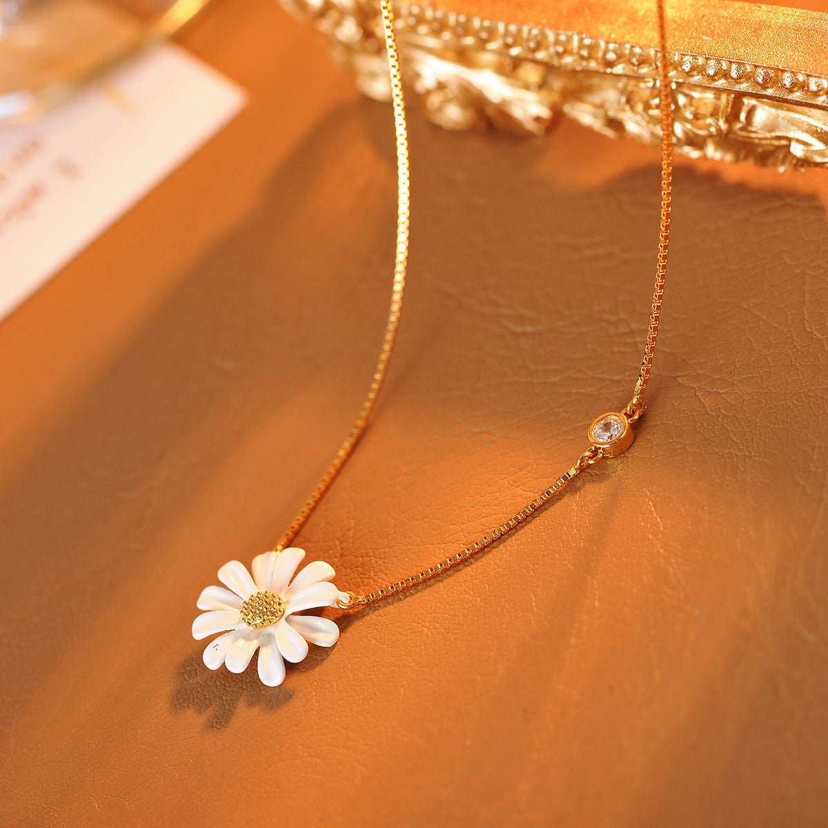 Summer Daisy Flower Versatile Collarbone Chain for Women 2025 New High-end Light Luxury Niche Neck Chain