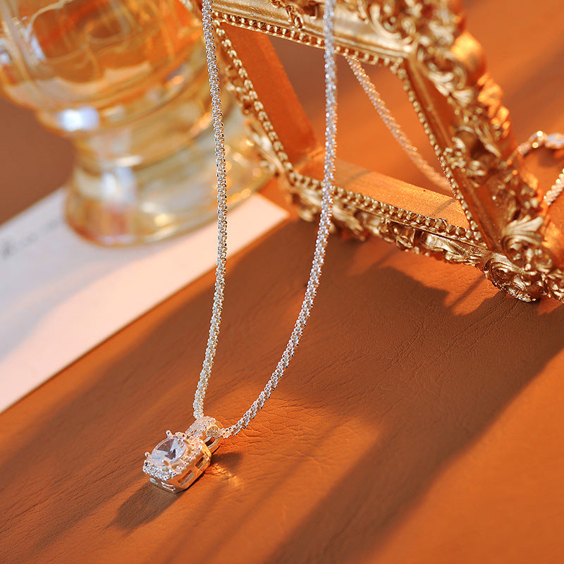 Zircon Small Sugar Cube Pendant Necklace Accessories for Women, High-End Luxury, Niche Style, Simple and Exquisite Collarbone Chain