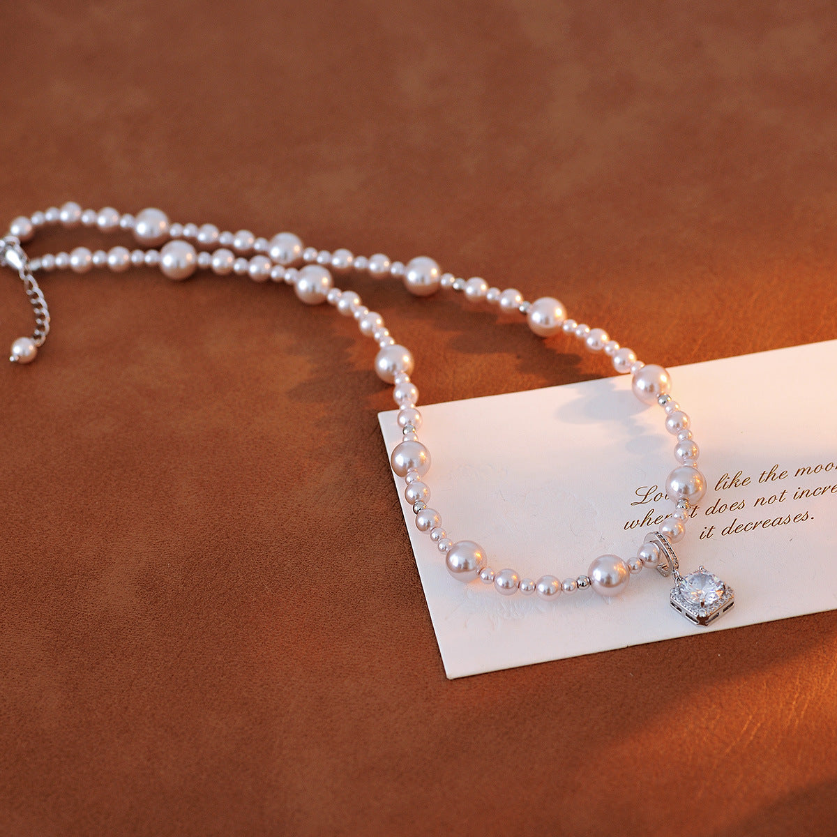 2025 New Manta Rose Pearl Sugar Cube Necklace Accessory High-End Light Luxury Niche Collarbone Chain